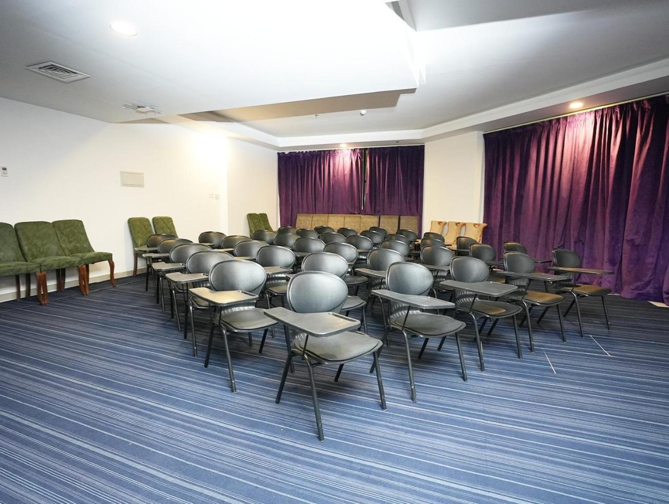Parkside Plaza Muscat Hotell Eksteriør bilde